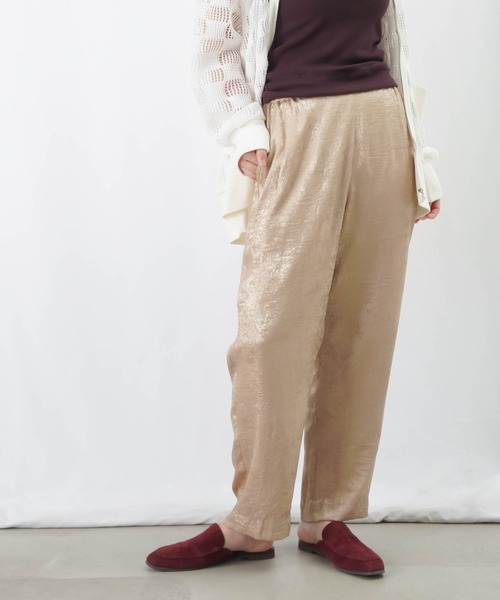LUCA/LADY LUCK LUCA(ルカ/レディラックルカ)の「LC/LLL 箔テーパードパンツ / シャイニーイージーパンツ(その他パンツ・レディース・グレー/ベージュ/ブラック・38/36)」の2枚目の写真