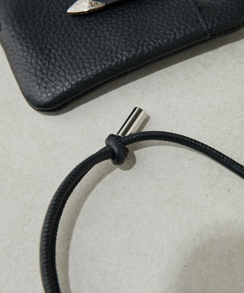 ear PAPILLONNER(イアパピヨネ)の「《WEB限定/ユニセックス/本革》モバイルストラップショルダー2/スマホショルダー/カードケース(カードケース・レディース・ブラック・FREE)」の7枚目の写真