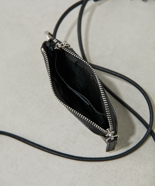 ear PAPILLONNER(イアパピヨネ)の「《WEB限定/ユニセックス/本革》モバイルストラップショルダー2/スマホショルダー/カードケース(カードケース・レディース・ブラック・FREE)」の4枚目の写真