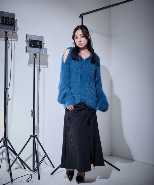 ANDGEEBEE(アンジービー)の「肩開きラメシャギーフーディーニット(ニット/セーター・レディース・ホワイト/ブルー・FREE)」の11枚目の写真