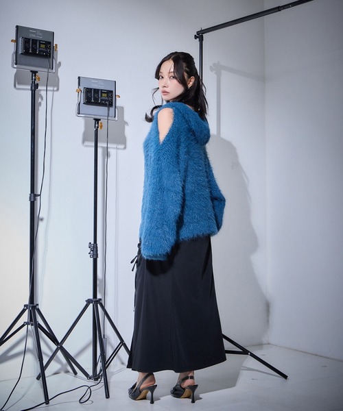 ANDGEEBEE(アンジービー)の「肩開きラメシャギーフーディーニット(ニット/セーター・レディース・ホワイト/ブルー・FREE)」の12枚目の写真