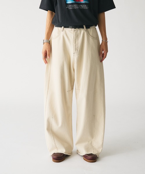 Adoon plain(アドーンプレーン)の「WIDE CURVED DENIM PANTS / ワイドカーブデニムパンツ(デニムパンツ・メンズ・キナリ/インディゴブルー・MEDIUM/LARGE)」の2枚目の写真