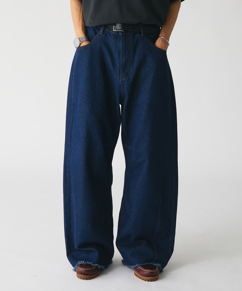 Adoon plain(アドーンプレーン)の「WIDE CURVED DENIM PANTS / ワイドカーブデニムパンツ(デニムパンツ・メンズ・キナリ/インディゴブルー・MEDIUM/LARGE)」の4枚目の写真