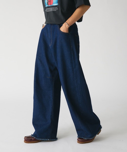 Adoon plain(アドーンプレーン)の「WIDE CURVED DENIM PANTS / ワイドカーブデニムパンツ(デニムパンツ・メンズ・キナリ/インディゴブルー・MEDIUM/LARGE)」の6枚目の写真
