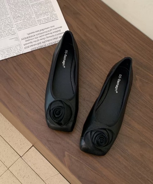 deux amour（ドゥーザムール）の「花モチーフパンプス（パンプス・レディース・ブラック/シルバー・LARGE/MEDIUM/SMALL）」の3枚目の写真