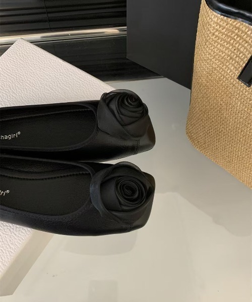 deux amour（ドゥーザムール）の「花モチーフパンプス（パンプス・レディース・ブラック/シルバー・LARGE/MEDIUM/SMALL）」の5枚目の写真