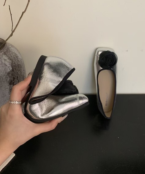 deux amour（ドゥーザムール）の「花モチーフパンプス（パンプス・レディース・ブラック/シルバー・LARGE/MEDIUM/SMALL）」の9枚目の写真