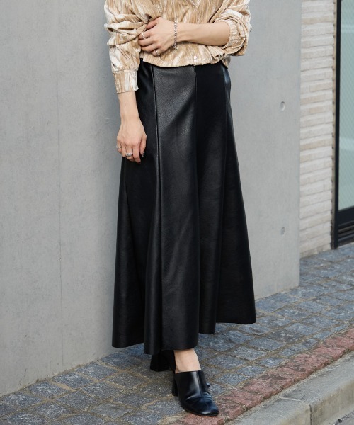 TRIANGLE PALETTE(トライアングルパレット)の「フェイクレザーフレアスカート/セットアップ対応(スカート・レディース・ブラウン/キャメル/ブラック・FREE)」の7枚目の写真