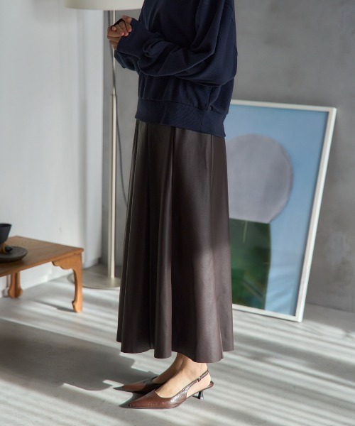 TRIANGLE PALETTE(トライアングルパレット)の「フェイクレザーフレアスカート/セットアップ対応(スカート・レディース・ブラウン/キャメル/ブラック・FREE)」の15枚目の写真