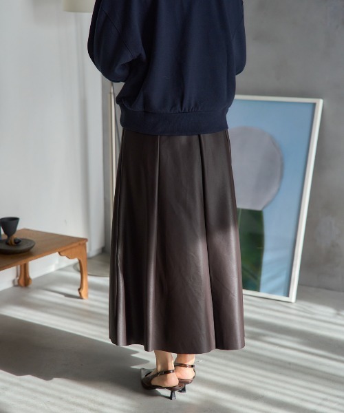 TRIANGLE PALETTE(トライアングルパレット)の「フェイクレザーフレアスカート/セットアップ対応(スカート・レディース・ブラウン/キャメル/ブラック・FREE)」の16枚目の写真