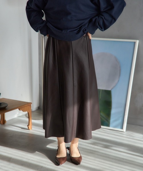 TRIANGLE PALETTE(トライアングルパレット)の「フェイクレザーフレアスカート/セットアップ対応(スカート・レディース・ブラウン/キャメル/ブラック・FREE)」の14枚目の写真