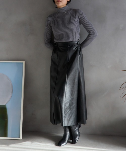 TRIANGLE PALETTE(トライアングルパレット)の「フェイクレザーフレアスカート/セットアップ対応(スカート・レディース・ブラウン/キャメル/ブラック・FREE)」の18枚目の写真