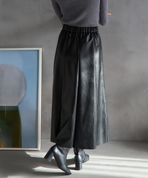 TRIANGLE PALETTE(トライアングルパレット)の「フェイクレザーフレアスカート/セットアップ対応(スカート・レディース・ブラウン/キャメル/ブラック・FREE)」の8枚目の写真