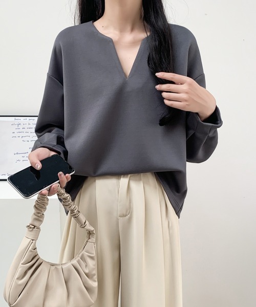 ECLIN(エクラン)の「袖タック段ボールスウェットキーネックブラウス(スウェット・レディース・ブラック/チャコールグレー/ベージュ・L/M/XL)」の11枚目の写真