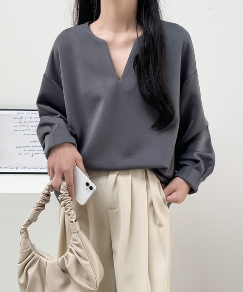 ECLIN(エクラン)の「袖タック段ボールスウェットキーネックブラウス(スウェット・レディース・ブラック/チャコールグレー/ベージュ・L/M/XL)」の12枚目の写真