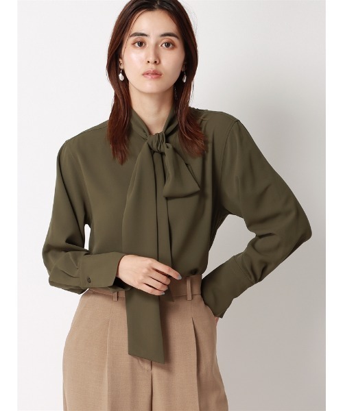 SUIT SQUARE（スーツスクエア）の「ボウタイブラウス ソフトジョーゼット 無地（シャツ/ブラウス・レディース・ブラック/カーキ/ブルー・38(9号)）」の2枚目の写真