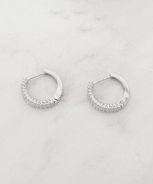 SHOO・LA・RUE（シューラルー）の「【セレモニー】ワンタッチピアス（ピアス（両耳用）・レディース・シルバー/ゴールド/シルバー系/ゴールド系/シルバー系1/ゴールド系1・00）」の3枚目の写真