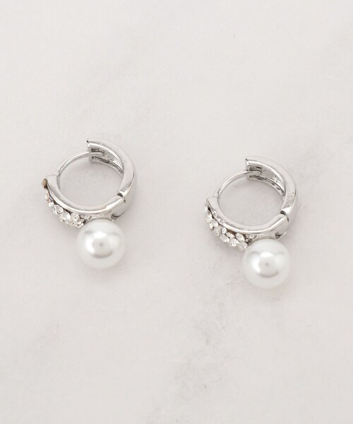 SHOO・LA・RUE（シューラルー）の「【セレモニー】ワンタッチピアス（ピアス（両耳用）・レディース・シルバー/ゴールド/シルバー系/ゴールド系/シルバー系1/ゴールド系1・00）」の2枚目の写真