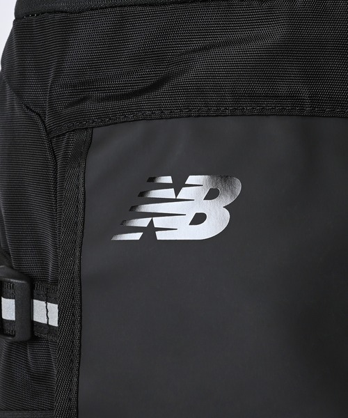 NEW BALANCE(ニューバランス)の「トップローディングバックパック 35L(バックパック/リュック・メンズ・ブラック/ブラック×ホワイト/グリーン系カモフラージュ・ONE SIZE)」の7枚目の写真