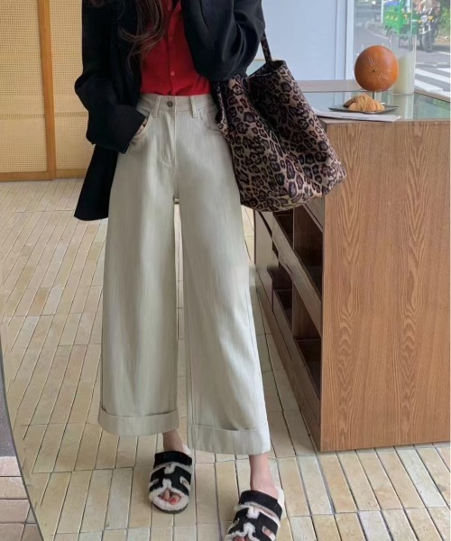 FINEnough(ファインナフ)の「折り返しホワイトデニムワイドパンツ(デニムパンツ・レディース・アイボリー・L/M/S)」の5枚目の写真