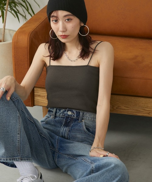 Auntie Rosa Holiday(アンティローザホリデー)の「カップ付きキャミソール(キャミソール・レディース・ブラウン/レッド/ナチュラル/ブラック・FREE)」の1枚目の写真