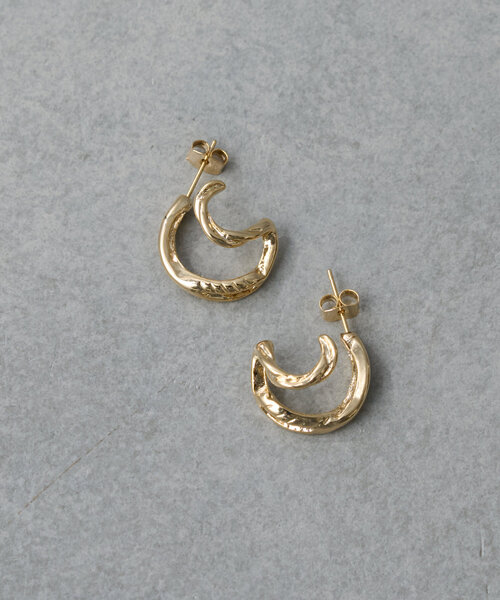 Actually（アクチュアリー）の「line hoop pierce（ピアス（両耳用）・レディース・ゴールド・0）」の2枚目の写真