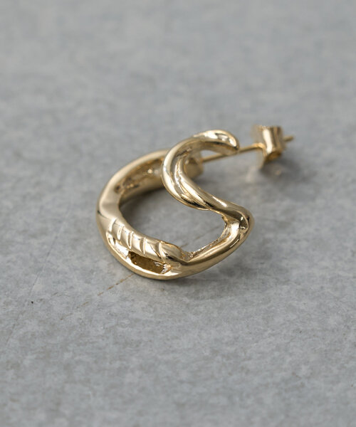 Actually（アクチュアリー）の「line hoop pierce（ピアス（両耳用）・レディース・ゴールド・0）」の3枚目の写真