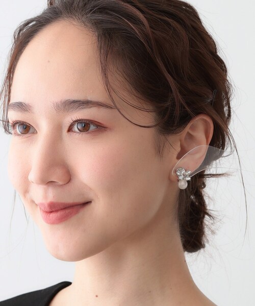 SHOO・LA・RUE（シューラルー）の「【痛くなりにくい】ビジューフラワーイヤリング（イヤリング・レディース・ピンクゴールド/シルバー/ゴールド・00）」の4枚目の写真