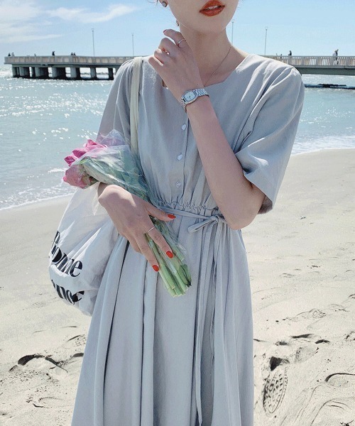 Kuroba(クロバ)の「ウエストリボンスクエアネックワンピース(ワンピース・レディース・ライトブルー/ライトグリーン/ネイビー/ベージュ・M/S/L)」の3枚目の写真