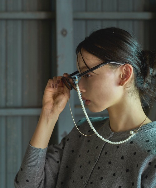 marjour（マージュール）の「PEARL SUNGLASSES CHAIN（メガネ・レディース・ゴールド・FREE）」の5枚目の写真