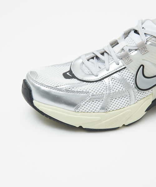 NIKE(ナイキ)の「【NIKE / ナイキ】 V2K RUN / V2Kランスニーカー(スニーカー・メンズ・グレー・28/27/26)」の8枚目の写真