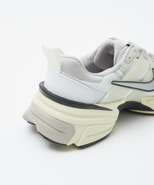 NIKE(ナイキ)の「【NIKE / ナイキ】 V2K RUN / V2Kランスニーカー(スニーカー・メンズ・グレー・28/27/26)」の10枚目の写真