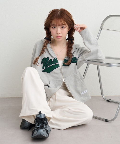 RAY CASSIN（レイカズン）の「ロゴジップフードパーカー（パーカー・レディース・ホワイト系その他/ネイビー/グレー系その他2・FREE）」の2枚目の写真