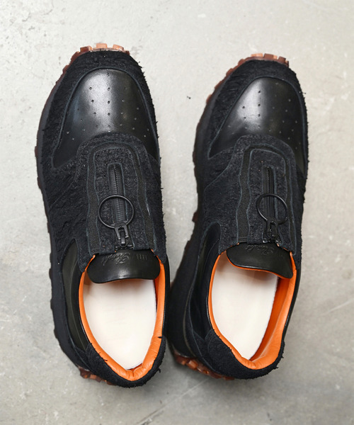 EARLE(アール)の「EARLE アール / Zip & gore runner センタージップサイドゴアスニーカー / ER5430(スニーカー・メンズ・ブラック・40/42/44)」の2枚目の写真