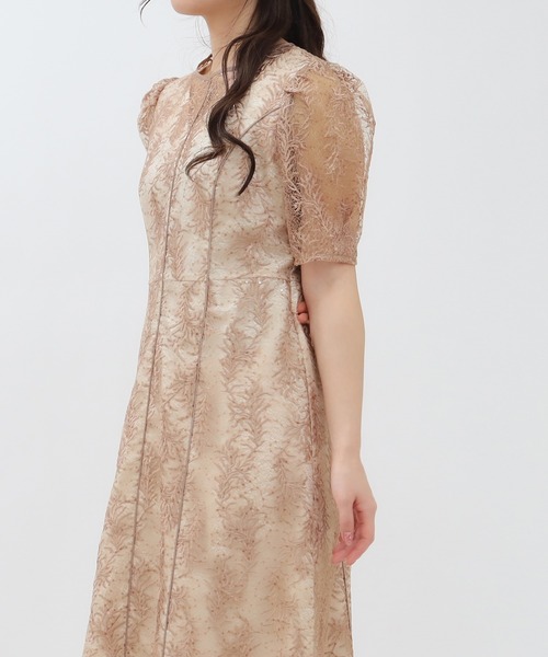 TRUDEA(トルディア)の「スパンコール刺繍レースワンピース(ドレス・レディース・ブラック/ピンクベージュ・MEDIUM)」の6枚目の写真