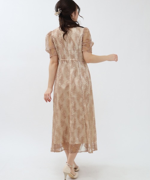 TRUDEA(トルディア)の「スパンコール刺繍レースワンピース(ドレス・レディース・ブラック/ピンクベージュ・MEDIUM)」の4枚目の写真