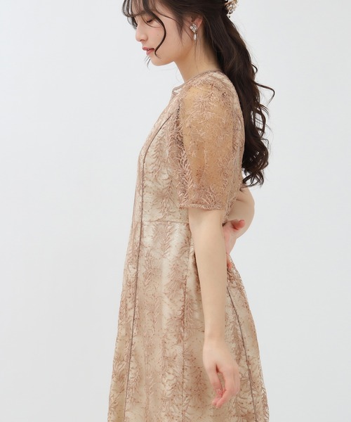 TRUDEA(トルディア)の「スパンコール刺繍レースワンピース(ドレス・レディース・ブラック/ピンクベージュ・MEDIUM)」の7枚目の写真