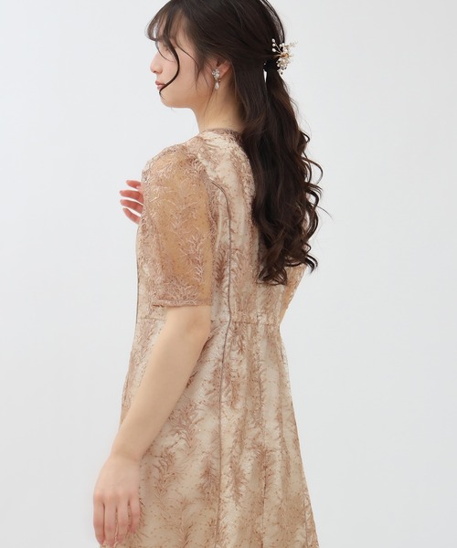 TRUDEA(トルディア)の「スパンコール刺繍レースワンピース(ドレス・レディース・ブラック/ピンクベージュ・MEDIUM)」の8枚目の写真