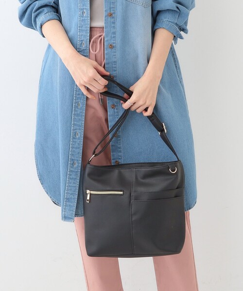 SHOO・LA・RUE（シューラルー）の「【ポケットたくさん】 フロント切り替えショルダーバッグ（ショルダーバッグ・レディース・ピンク系/イエロー/ベージュ/アイボリー/ブラック/ナチュラル・00）」の9枚目の写真