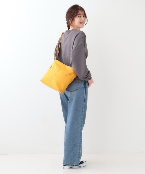 SHOO・LA・RUE（シューラルー）の「【ポケットたくさん】 フロント切り替えショルダーバッグ（ショルダーバッグ・レディース・ピンク系/イエロー/ベージュ/アイボリー/ブラック/ナチュラル・00）」の12枚目の写真