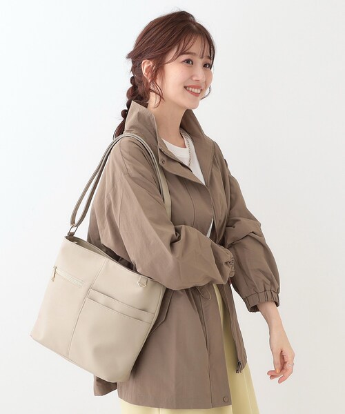 SHOO・LA・RUE（シューラルー）の「【ポケットたくさん】 フロント切り替えショルダーバッグ（ショルダーバッグ・レディース・ピンク系/イエロー/ベージュ/アイボリー/ブラック/ナチュラル・00）」の13枚目の写真