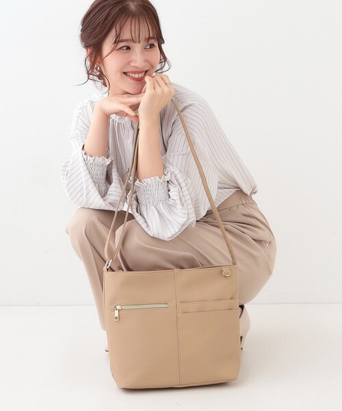 セール】【ポケットたくさん】 フロント切り替えショルダーバッグ