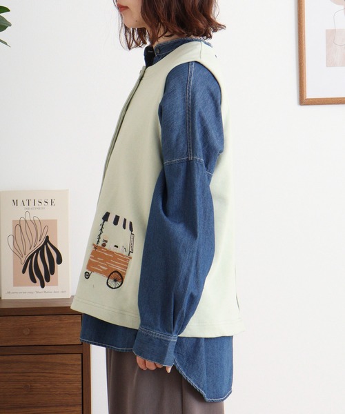 Emago（イマゴ）の「EMAGO コーヒーショップ刺繍ベスト（ベスト・レディース・アイボリー/ネイビー/グリーン・FREE）」の21枚目の写真