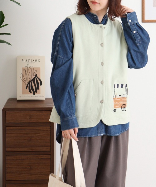 Emago（イマゴ）の「EMAGO コーヒーショップ刺繍ベスト（ベスト・レディース・アイボリー/ネイビー/グリーン・FREE）」の14枚目の写真