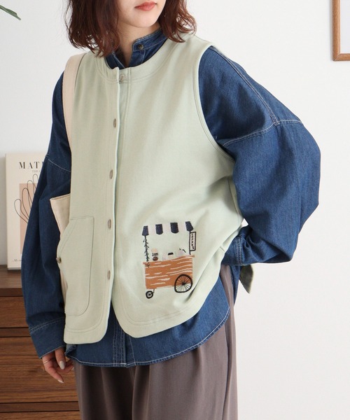 Emago（イマゴ）の「EMAGO コーヒーショップ刺繍ベスト（ベスト・レディース・アイボリー/ネイビー/グリーン・FREE）」の12枚目の写真