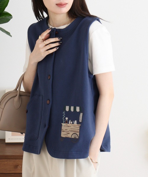 Emago（イマゴ）の「EMAGO コーヒーショップ刺繍ベスト（ベスト・レディース・アイボリー/ネイビー/グリーン・FREE）」の16枚目の写真