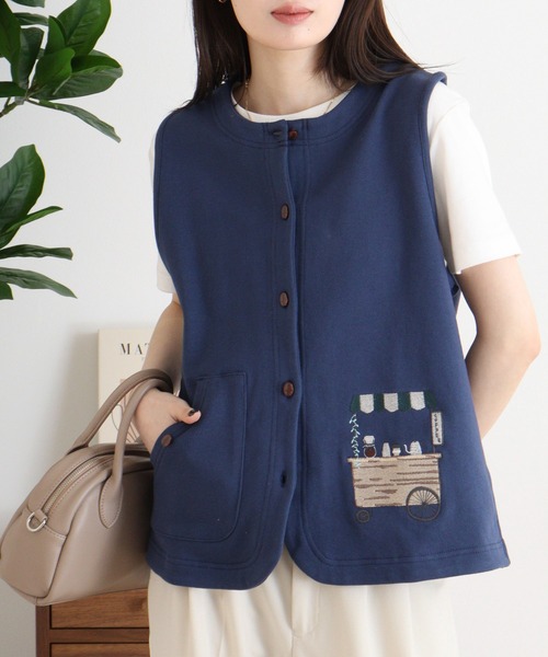 Emago（イマゴ）の「EMAGO コーヒーショップ刺繍ベスト（ベスト・レディース・アイボリー/ネイビー/グリーン・FREE）」の17枚目の写真