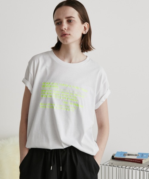 Auntie Rosa Holiday(アンティローザホリデー)の「ネオン刺繍ロゴTEE(Tシャツ/カットソー・レディース・チャコールグレー/オフホワイト/ナチュラル・FREE)」の1枚目の写真