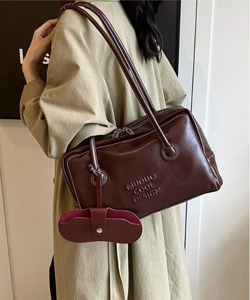 gossip!ロサンゼルス(ゴシップロサンゼルス)の「Y2K 【アイウェアケース付き】レザータッチエンボスロゴボストンバッグ/ショルダーバッグ(ショルダーバッグ・レディース・ブラウン/ワイン・FREE)」の9枚目の写真