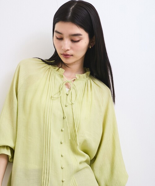 VIS(ビス)の「【洗える】ピンタックスタンドカラーフリルブラウス(シャツ/ブラウス・レディース・ライトグリーン/オフホワイト/チャコールグレー・FREE)」の6枚目の写真